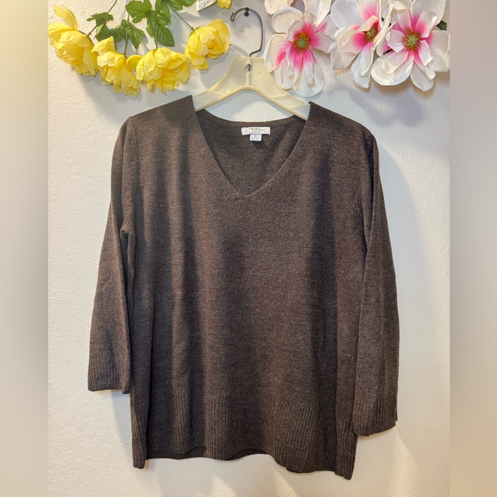 Mercer Street Studio V-Neck Sweater in Brown Heather